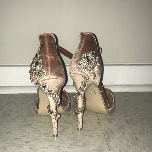 Pink velvet heels 🤩 - Picture 2 of 3